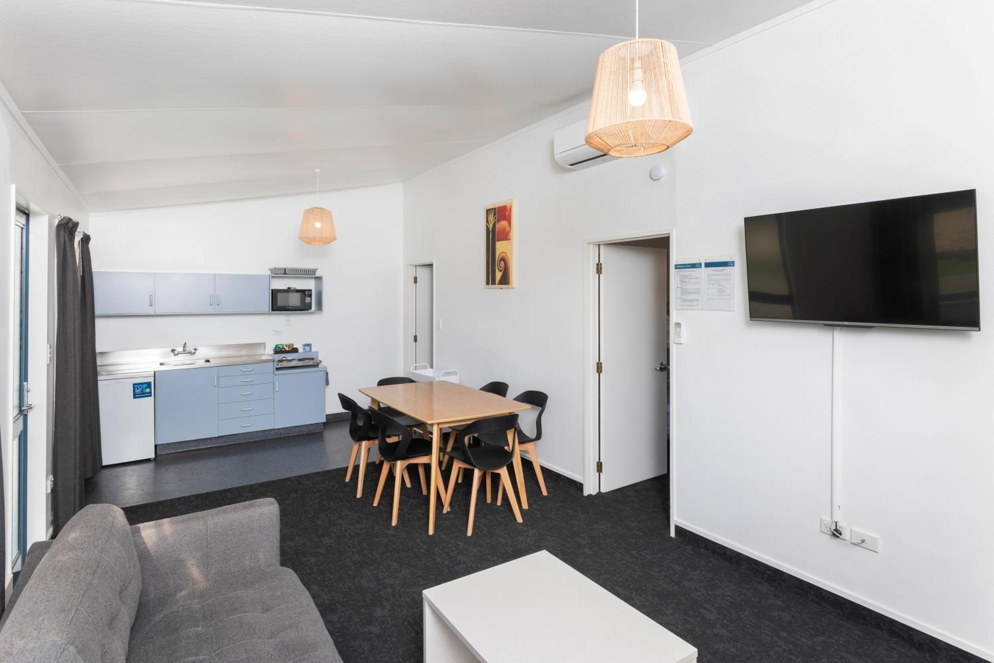 Waikanae Beach Top 10 Holiday Park Gisborne Exterior photo
